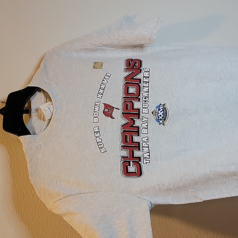 Tampa Bay Buccaneers Team Super Bowl XXXVII  CHAMPIONS 🏈 2003 YOUTH TSHIRT